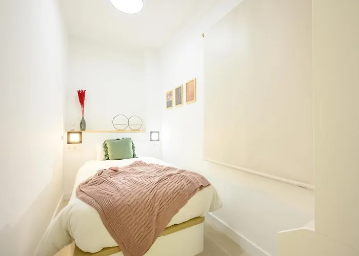 First Line, 1min To Sea, Center By 10tosea *